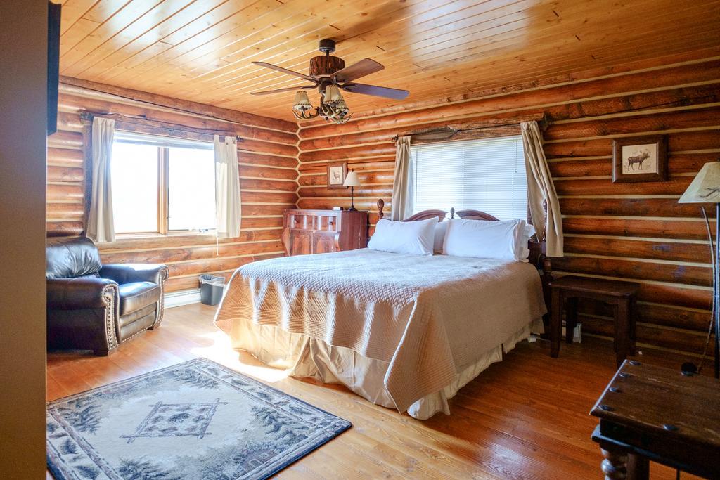 Bar N Ranch Villa West Yellowstone Room photo